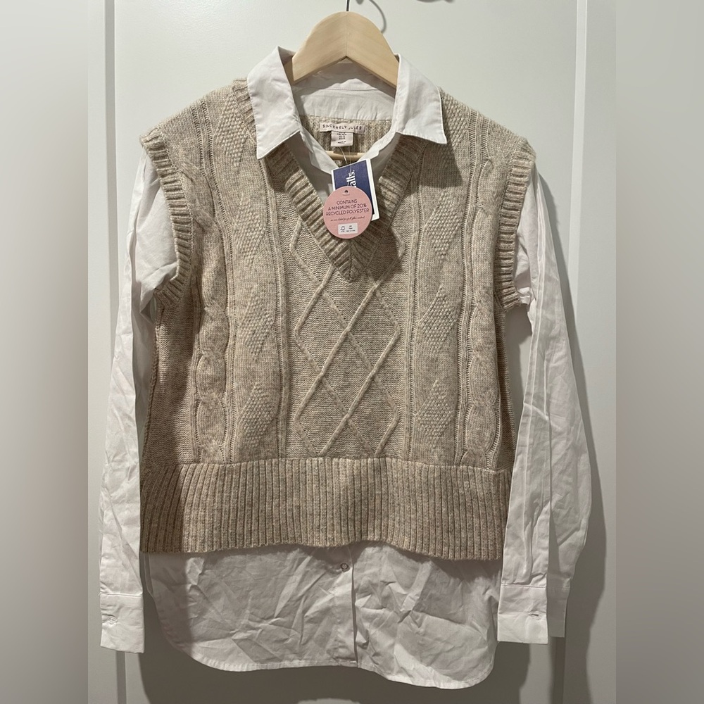 NWT Sincerely Jules Beige Cable Knit V-Neck Sweater With Attached White Shirt - Picture 2 of 7